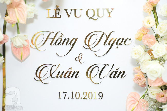 Lễ ăn hỏi của Giang Hồng Ngọc tại nhà riêng: Không gian trang nhã phủ đầy hoa tươi, cô dâu xinh đẹp vừa dịu dàng vừa gợi cảm-13