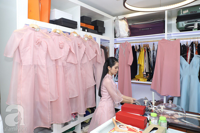 Lễ ăn hỏi của Giang Hồng Ngọc tại nhà riêng: Không gian trang nhã phủ đầy hoa tươi, cô dâu xinh đẹp vừa dịu dàng vừa gợi cảm-4