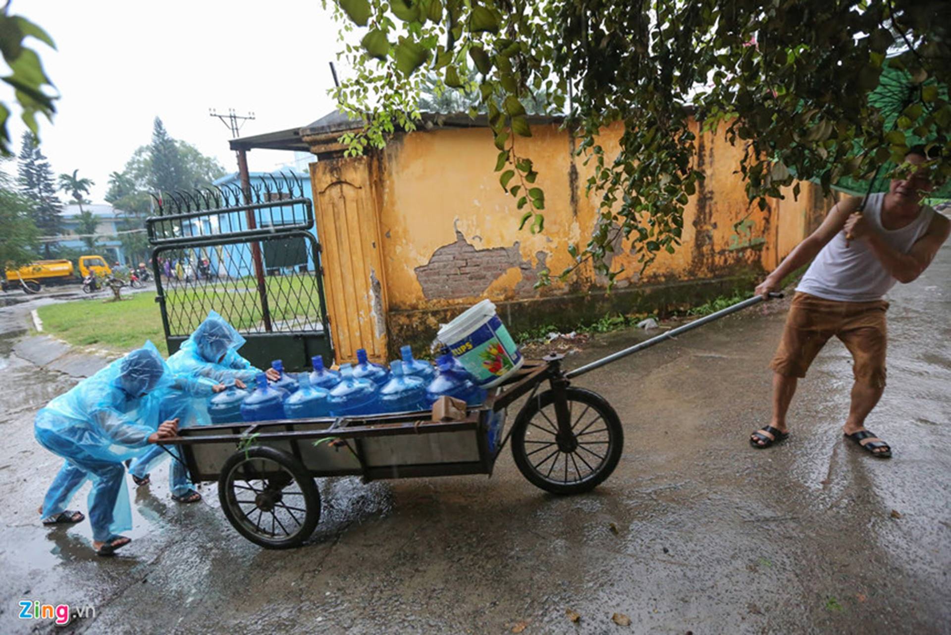 Cuộc sống người Hà Nội đảo lộn trong cơn khủng hoảng nước-3