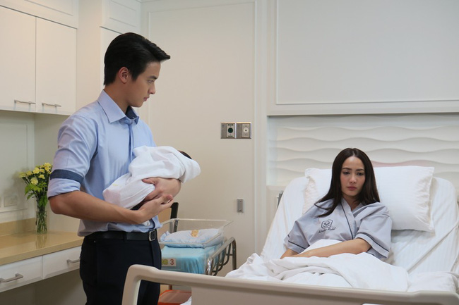 Gái ế tìm tình một đêm để xin đứa con, nhưng ngày nhập viện sinh, nhìn vị bác sỹ trẻ bế con mình trên tay mà cô choáng váng-2