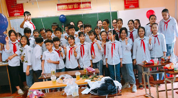 20/10 còn xơi mới đến mà các lớp học đã sục sôi không khí lắm rồi, hội nữ sinh nhìn vào ai chẳng thích mê!-2