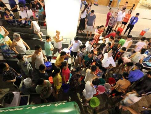 Cuộc sống người Hà Nội đảo lộn trong cơn khủng hoảng nước-41