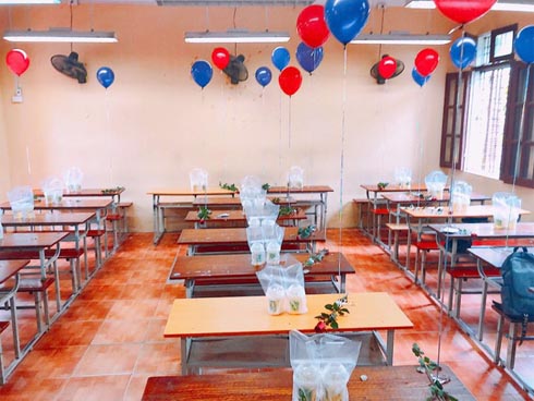 Lớp học thiết kế background chào mừng ngày 20/10 cực đỉnh, chỉ ai có IQ cao như dân khối chuyên Tự nhiên mới có thể nghĩ ra-3