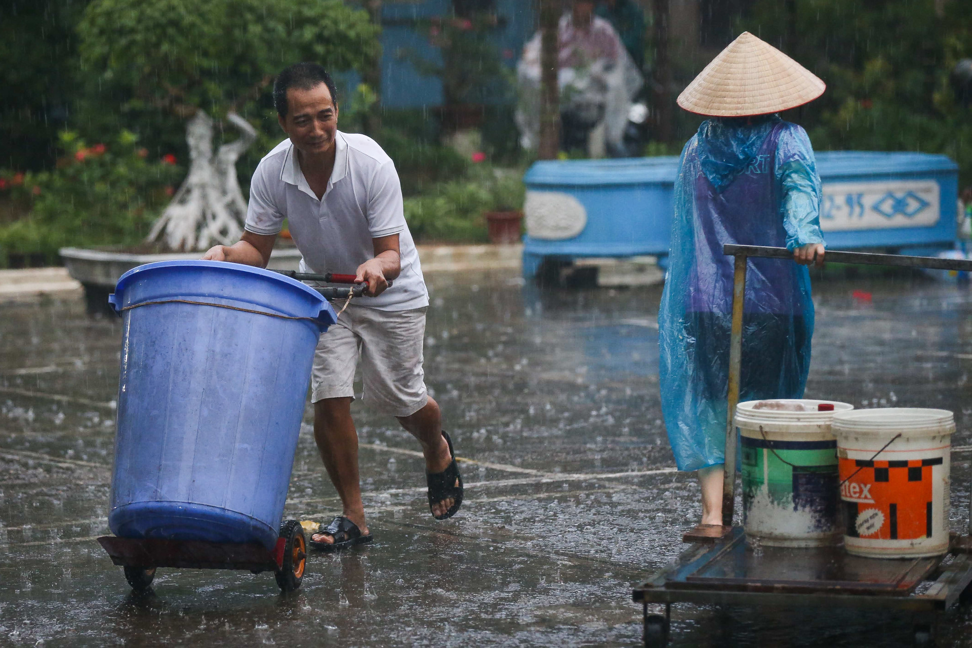 Cuộc sống người Hà Nội đảo lộn trong cơn khủng hoảng nước-12