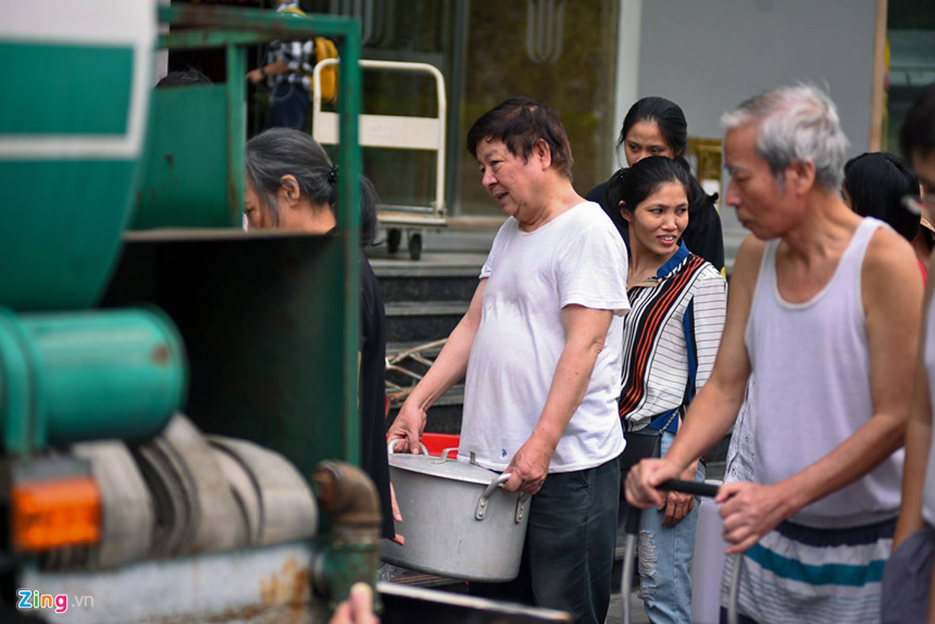 Cuộc sống người Hà Nội đảo lộn trong cơn khủng hoảng nước-17