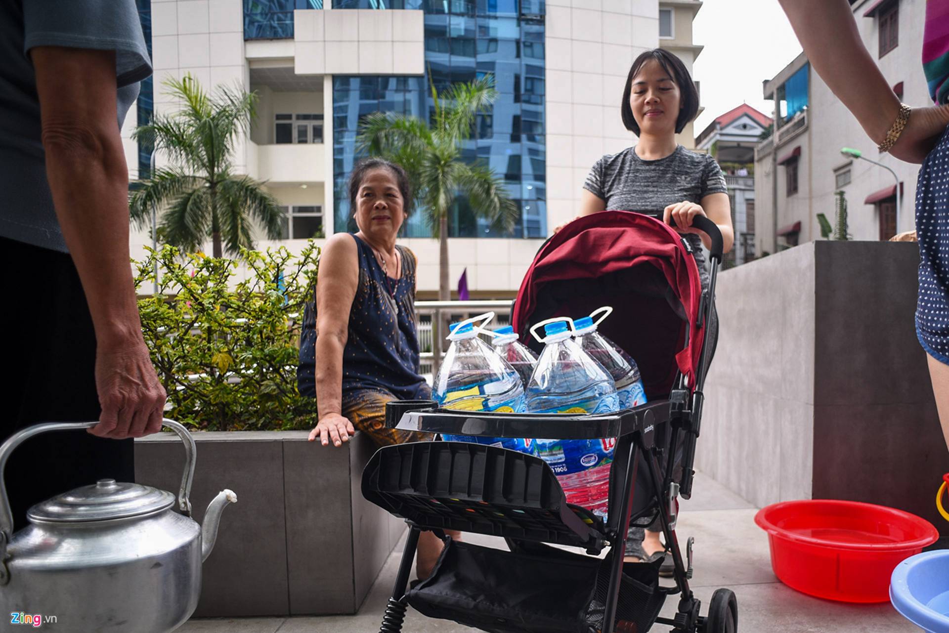 Cuộc sống người Hà Nội đảo lộn trong cơn khủng hoảng nước-18