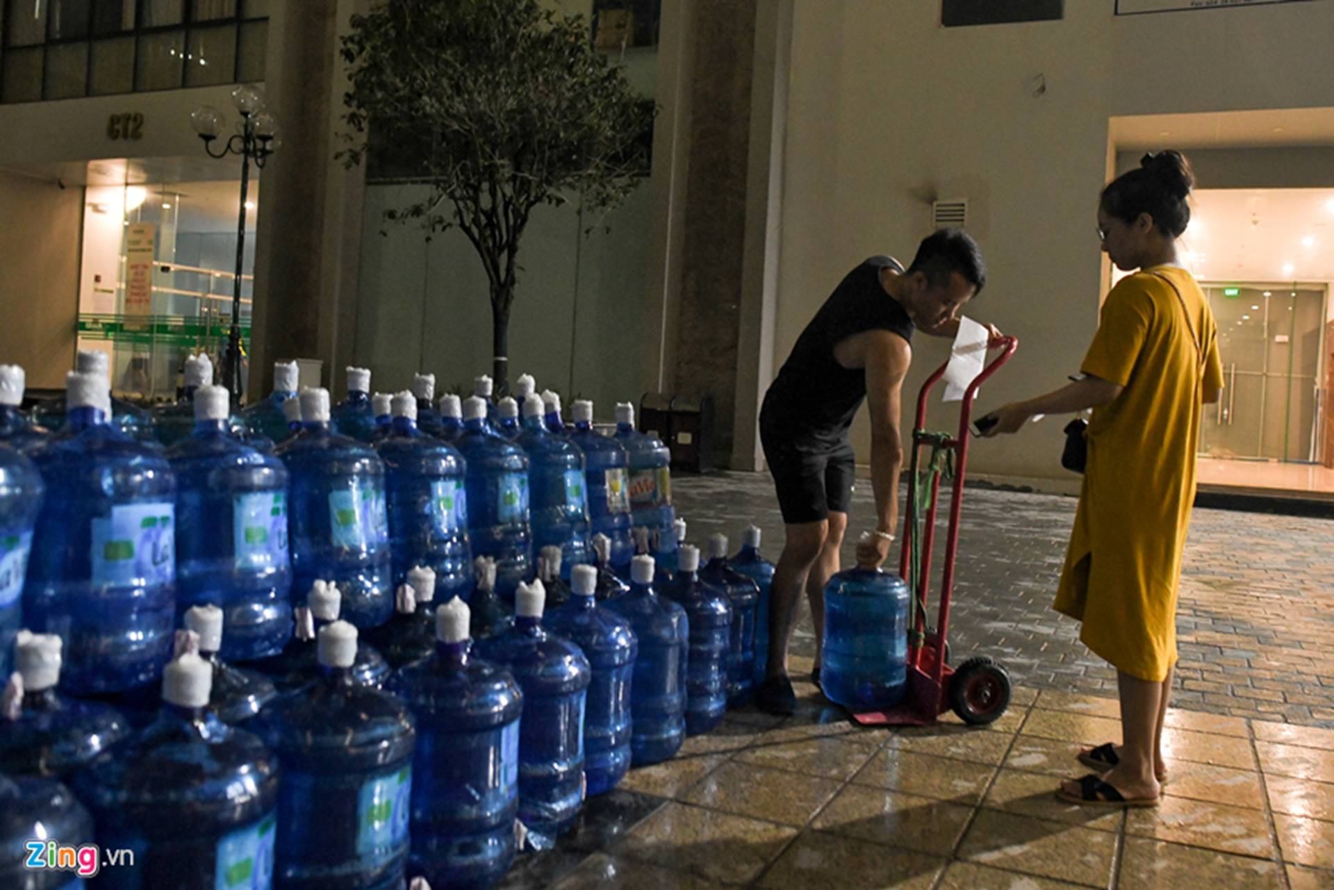 Cuộc sống người Hà Nội đảo lộn trong cơn khủng hoảng nước-20