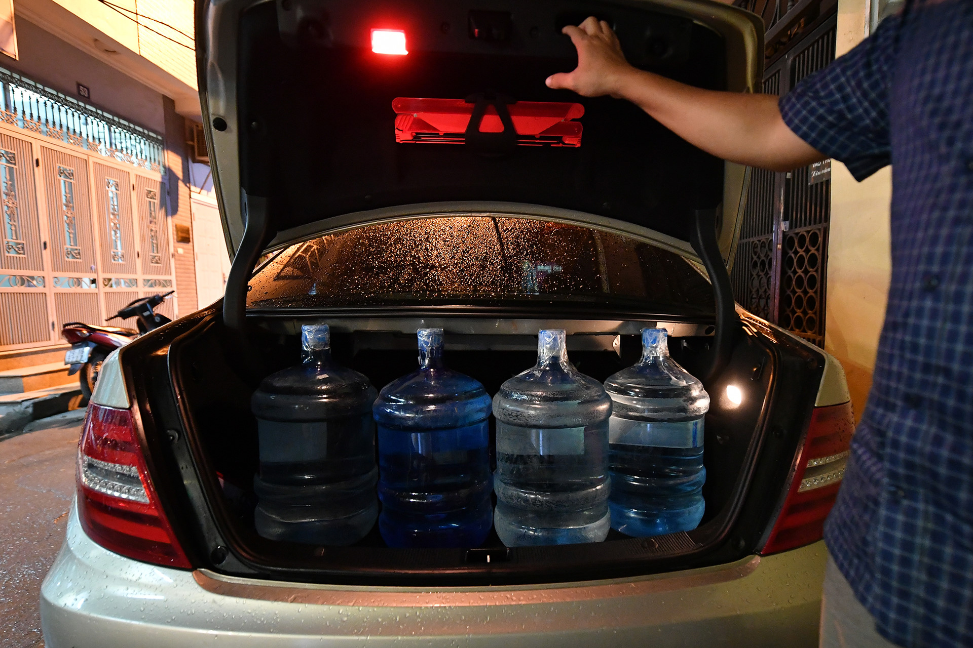 Cuộc sống người Hà Nội đảo lộn trong cơn khủng hoảng nước-25