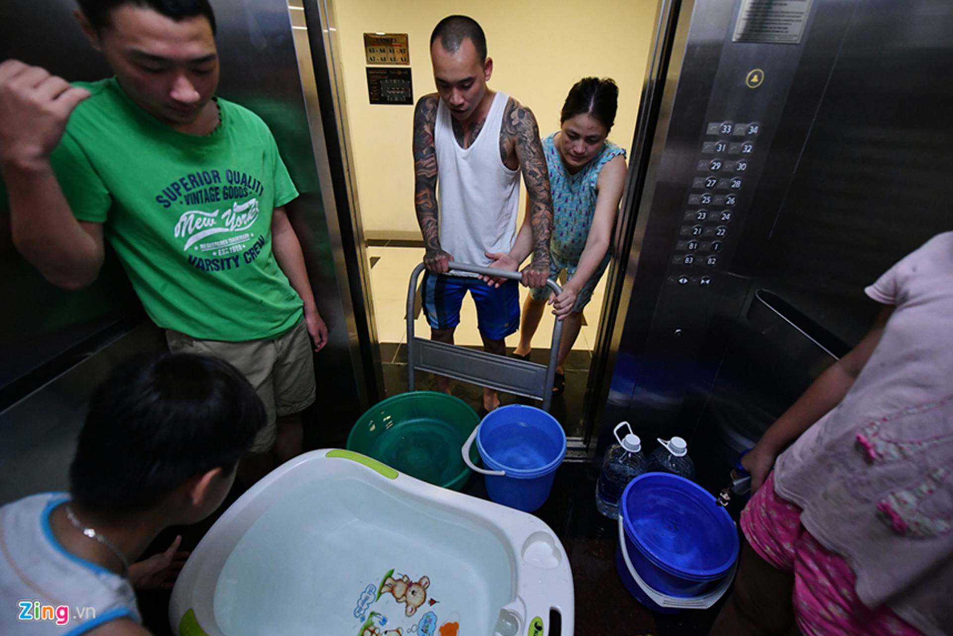 Cuộc sống người Hà Nội đảo lộn trong cơn khủng hoảng nước-27