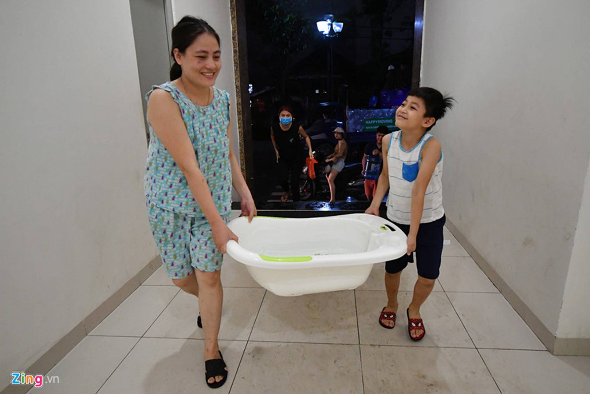 Cuộc sống người Hà Nội đảo lộn trong cơn khủng hoảng nước-29