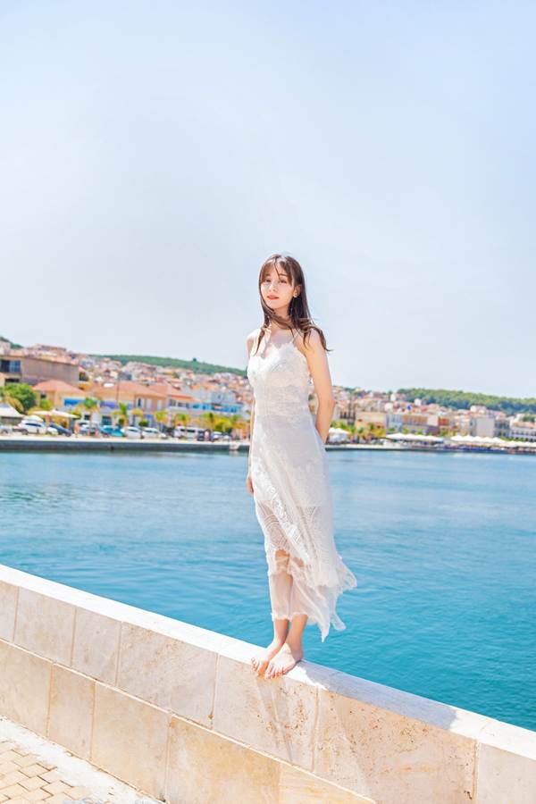 Nhan sắc tuyệt mỹ của Địch Lệ Nhiệt Ba khi trở thành cô dâu vạn người mê-2