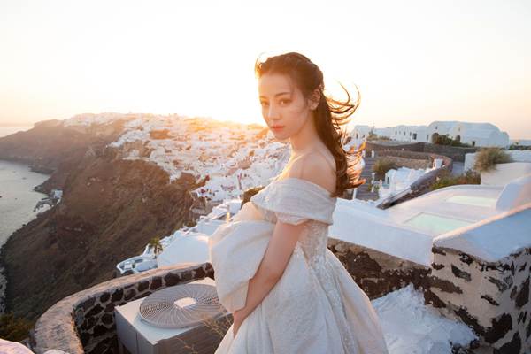 Nhan sắc tuyệt mỹ của Địch Lệ Nhiệt Ba khi trở thành cô dâu vạn người mê-4