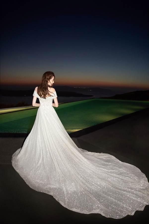 Nhan sắc tuyệt mỹ của Địch Lệ Nhiệt Ba khi trở thành cô dâu vạn người mê-7