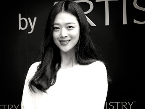 Xúc động hình ảnh bó hoa 26 bông hồng trắng fan Trung lặn lội sang Hàn gửi tặng tiễn biệt lần cuối tới Sulli-9