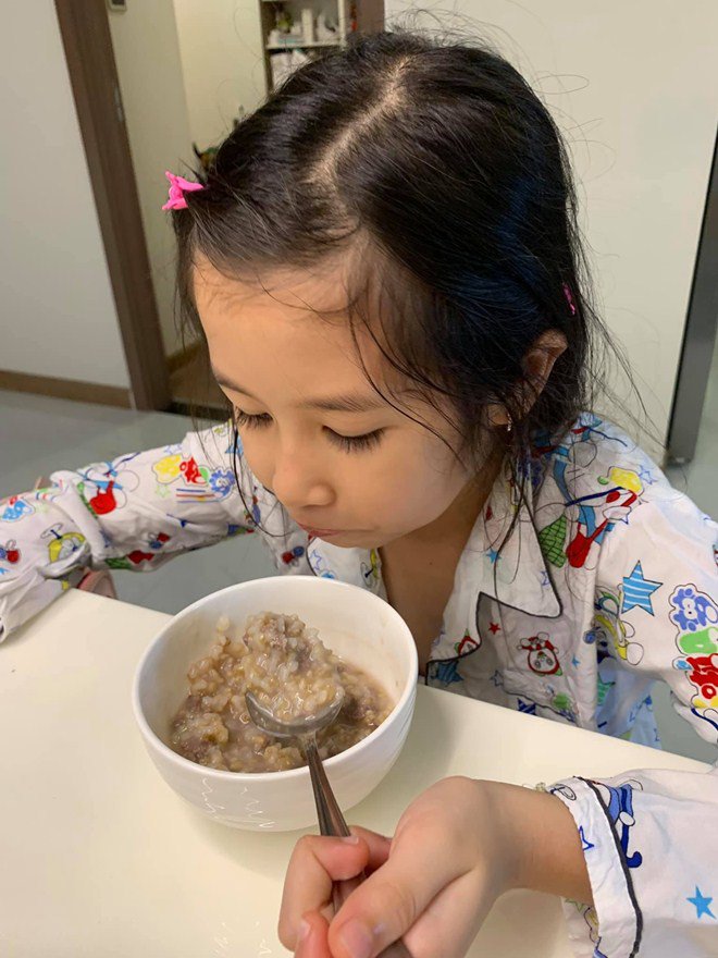 Huy Khánh mất công nấu nhưng vợ không ăn, con gái nói một câu ai nghe cũng mát ruột-10