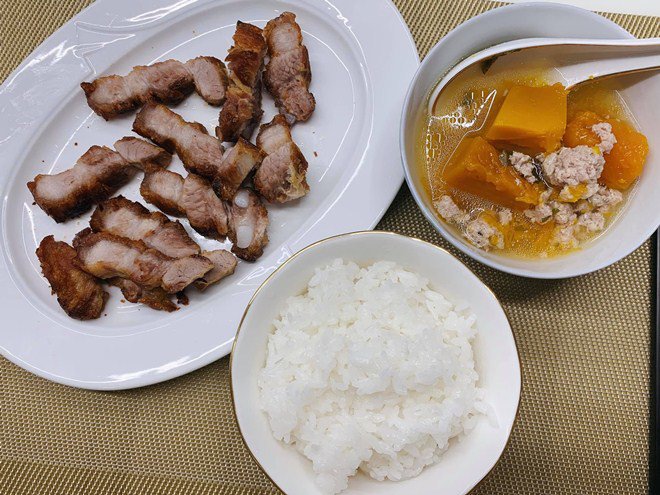 Huy Khánh mất công nấu nhưng vợ không ăn, con gái nói một câu ai nghe cũng mát ruột-9