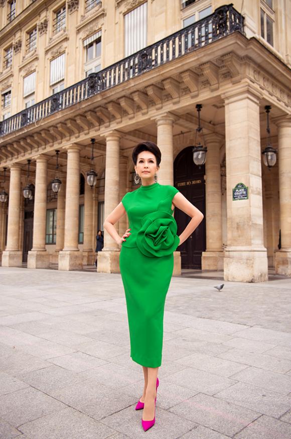 Mặc những gam màu chói sáng khó nhằn, Diễm My vẫn ghi điểm nhờ cách phối hợp thời thượng, tinh tế-12