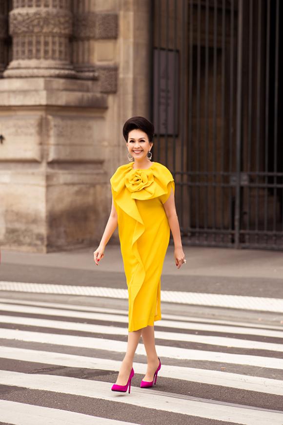 Mặc những gam màu chói sáng khó nhằn, Diễm My vẫn ghi điểm nhờ cách phối hợp thời thượng, tinh tế-3