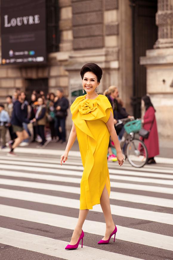 Mặc những gam màu chói sáng khó nhằn, Diễm My vẫn ghi điểm nhờ cách phối hợp thời thượng, tinh tế-4