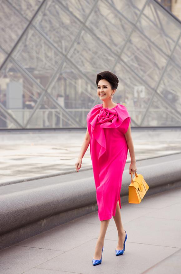 Mặc những gam màu chói sáng khó nhằn, Diễm My vẫn ghi điểm nhờ cách phối hợp thời thượng, tinh tế-5