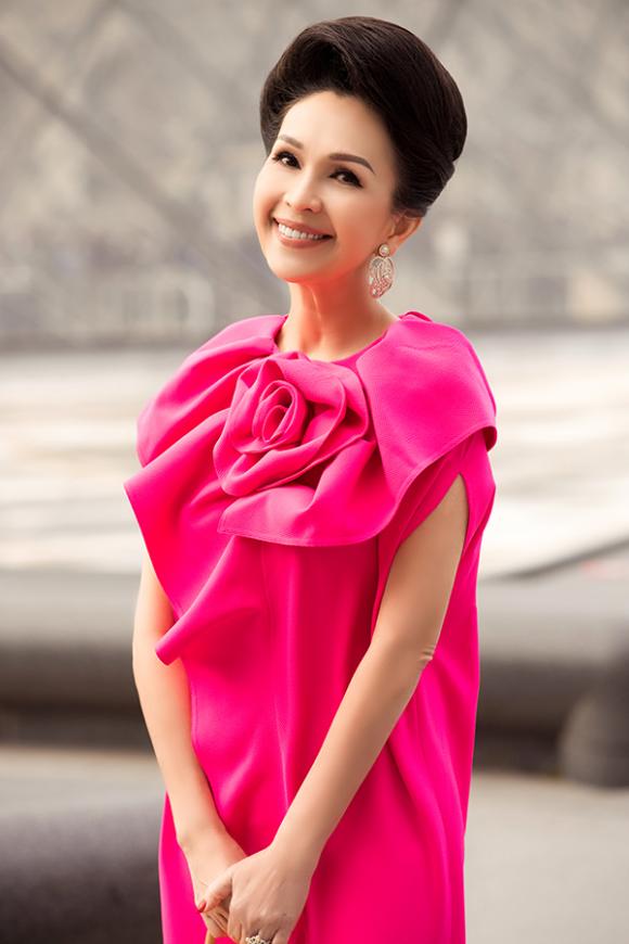 Mặc những gam màu chói sáng khó nhằn, Diễm My vẫn ghi điểm nhờ cách phối hợp thời thượng, tinh tế-7