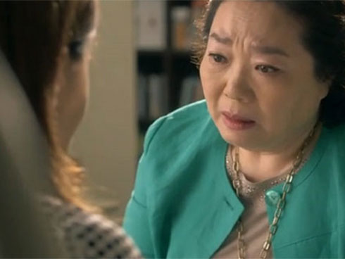 Đêm tân hôn, nghe tiếng khóc nấc dưới cầu thang, tôi chạy xuống thì thấy con đang ôm gối nức nở, lúc đó mới thấm thía câu nói mẹ dặn-3