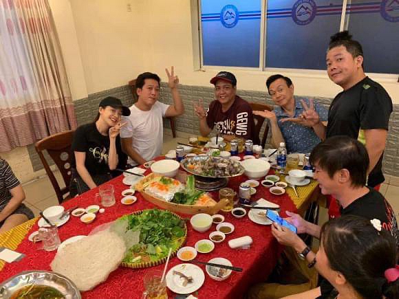 Nhã Phương – Trường Giang lộ diện thân thiết bên nhau giữa lúc bị nghi chia tay vì thường xuyên quên mang nhẫn cưới-1