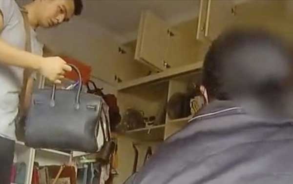 Mẹ già mang túi Louis Vuitton đi chợ mua thịt lợn, con gái bị bắt giam-1