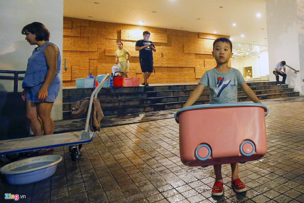 Các bác giảng hòa với bố tôi để tới tắm nhờ-1