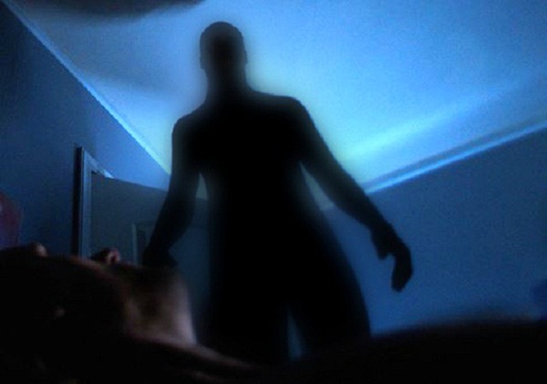 Cảm giác có ai đó chờn vờn trong nhà khi đang ngủ, cô gái kinh hãi mở mắt ra và cái kết toát mồ hôi lạnh-3