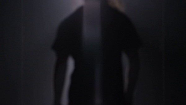 Cảm giác có ai đó chờn vờn trong nhà khi đang ngủ, cô gái kinh hãi mở mắt ra và cái kết toát mồ hôi lạnh-4