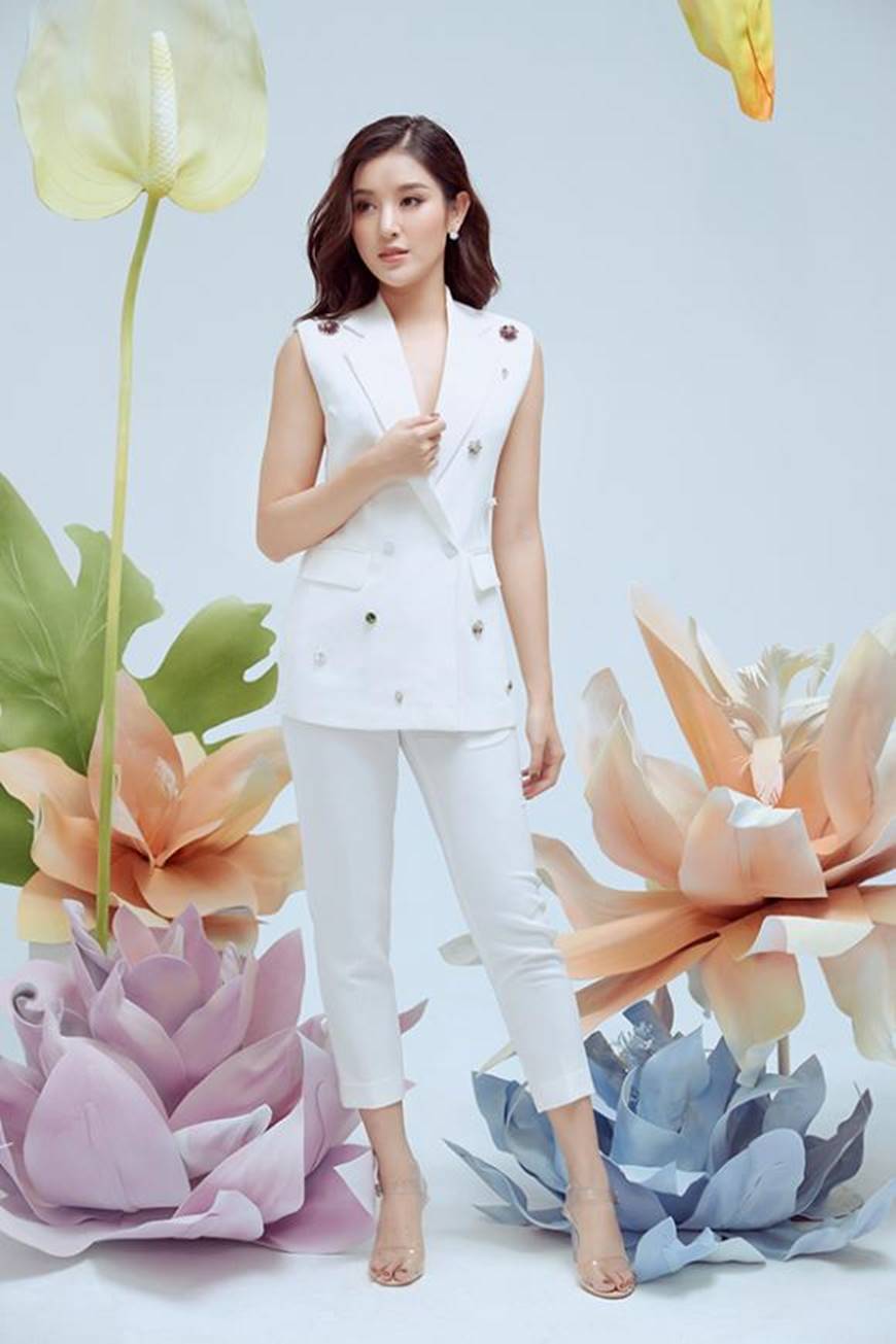 Huyền My thanh lịch ngọt ngào với bộ ảnh nhân ngày Phụ nữ Việt Nam-1