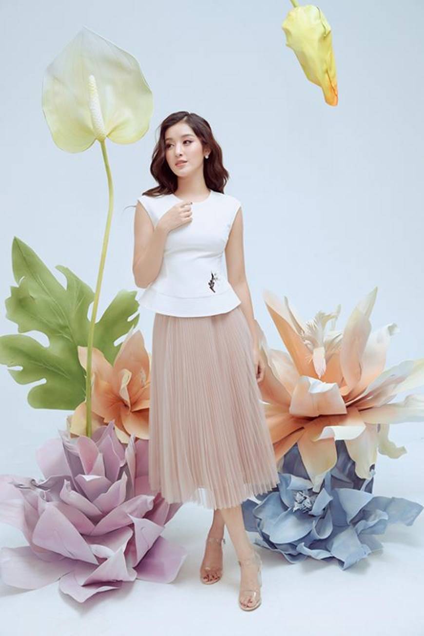 Huyền My thanh lịch ngọt ngào với bộ ảnh nhân ngày Phụ nữ Việt Nam-11