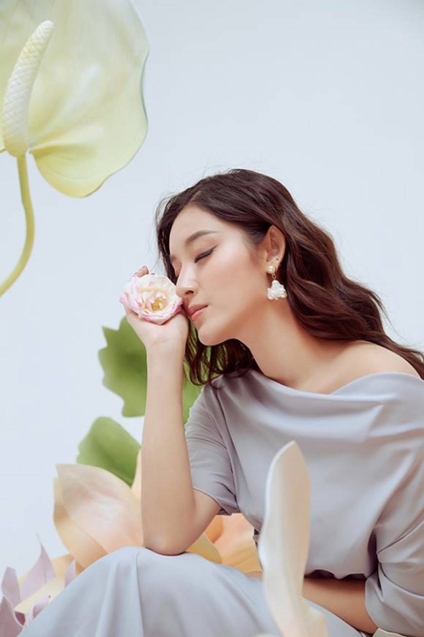 Huyền My thanh lịch ngọt ngào với bộ ảnh nhân ngày Phụ nữ Việt Nam-4