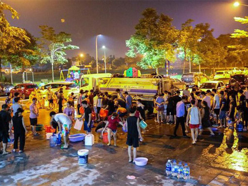 NÓNG: Triệu tập người nghi liên quan đến việc đổ dầu trộm, gây ô nhiễm nguồn nước sông Đà-3