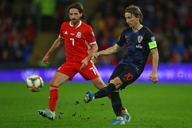 CĐV xứ Wales thành trò cười vì chế nhạo Luka Modric-1