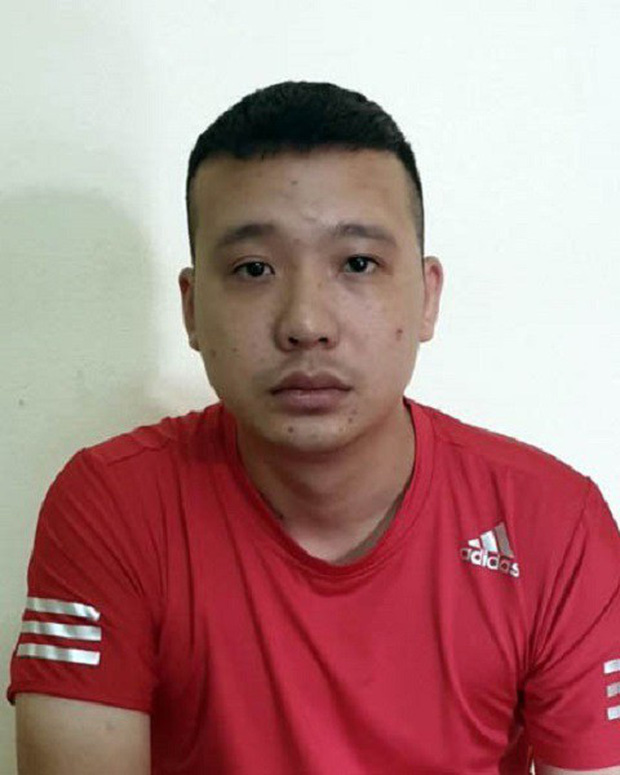 Nghi con gái bị bạo hành, phụ huynh tát và bắt 3 giáo viên mầm non quỳ gối trước cửa lớp học-1