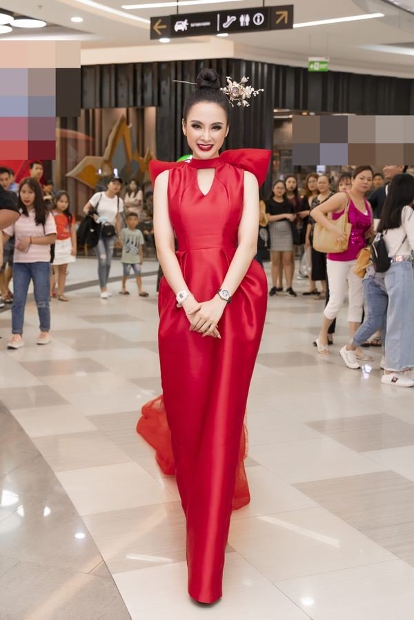 Đụng hàng 1 thiết kế: Angela Phương Trinh gây khó hiểu khi đeo liền 2 chiếc đồng hồ - Tường San, Thùy Dung biến hóa xuất sắc-7