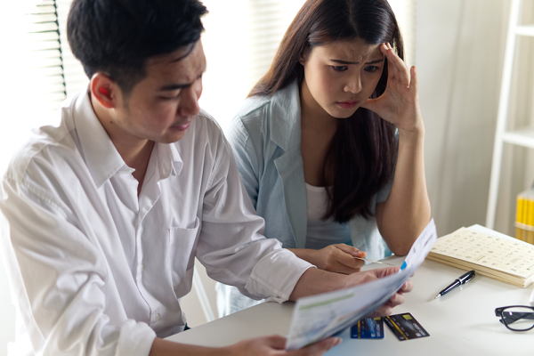 Đêm tân hôn, nghe tiếng khóc nấc dưới cầu thang, tôi chạy xuống thì thấy con đang ôm gối nức nở, lúc đó mới thấm thía câu nói mẹ dặn-1