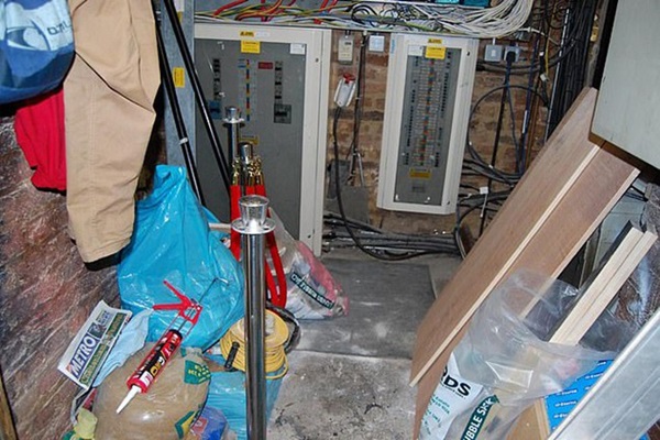 Hiếp dâm xong cô gái trẻ mới quen trong quán bar, hai cậu ấm con nhà giàu đập tay khoái chí vì lập nên chiến tích-4