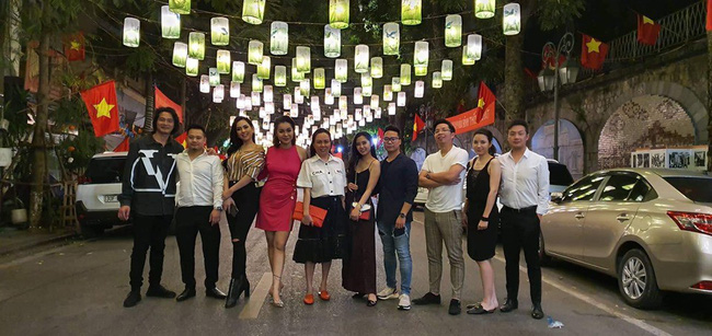 Hot chẳng kém Ngọc Trinh, Phượng Chanel chạy sô” thay liền 3 bộ đồ trong nửa ngày nhưng vẫn mất điểm chọn phụ kiện lòe loẹt-6