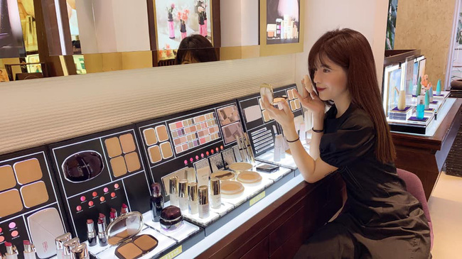 Chồng cũ đính hôn tưng bừng với tiểu tam Lưu Đê Ly, hội chị em tò mò phản ứng của vợ cũ Huy DX-2