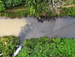 Danh tính và lời khai đầu tiên của 2 đối tượng đổ trộm dầu thải vào nguồn nước sạch sông Đà-3