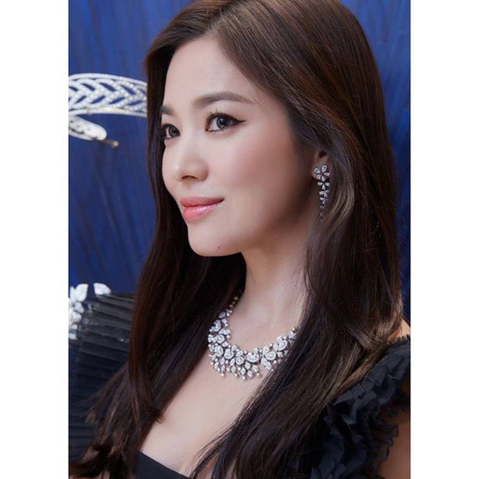 Loạt khoảnh khắc gây sốt của Song Hye Kyo tại sự kiện hôm qua: Ly hôn xong càng ngày càng quyến rũ khó tin-2