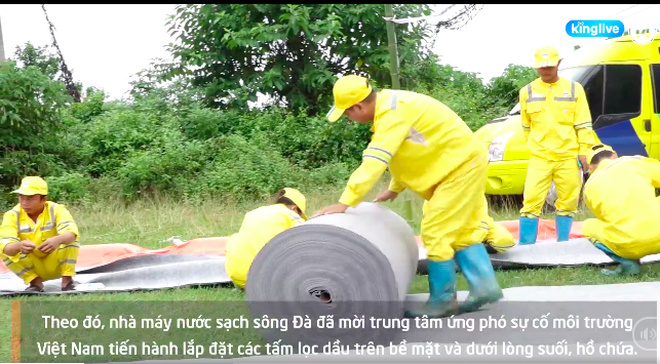 Clip: Gấp rút đặt màng lọc dầu thải, tiến hành nạo vét khu vực suối đầu nguồn của Nhà máy nước sông Đà-1