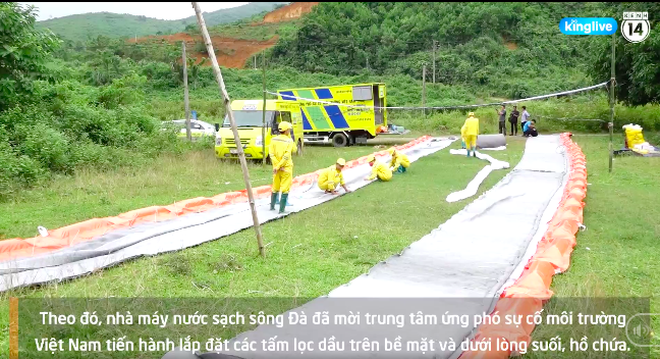 Clip: Gấp rút đặt màng lọc dầu thải, tiến hành nạo vét khu vực suối đầu nguồn của Nhà máy nước sông Đà-3