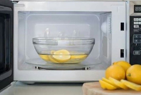 Cắt nửa quả chanh bỏ vào lò vi sóng, mỡ cục đóng cả năm cũng bay nhanh sau 5 phút-2