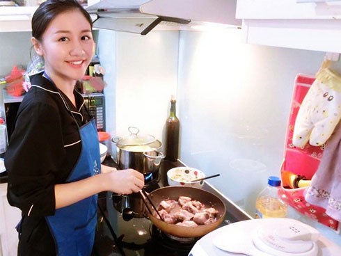 Văn Mai Hương sắp là gái có chồng: Giỏi nấu ăn thế này, ông xã chắc chắn sẽ càng mê