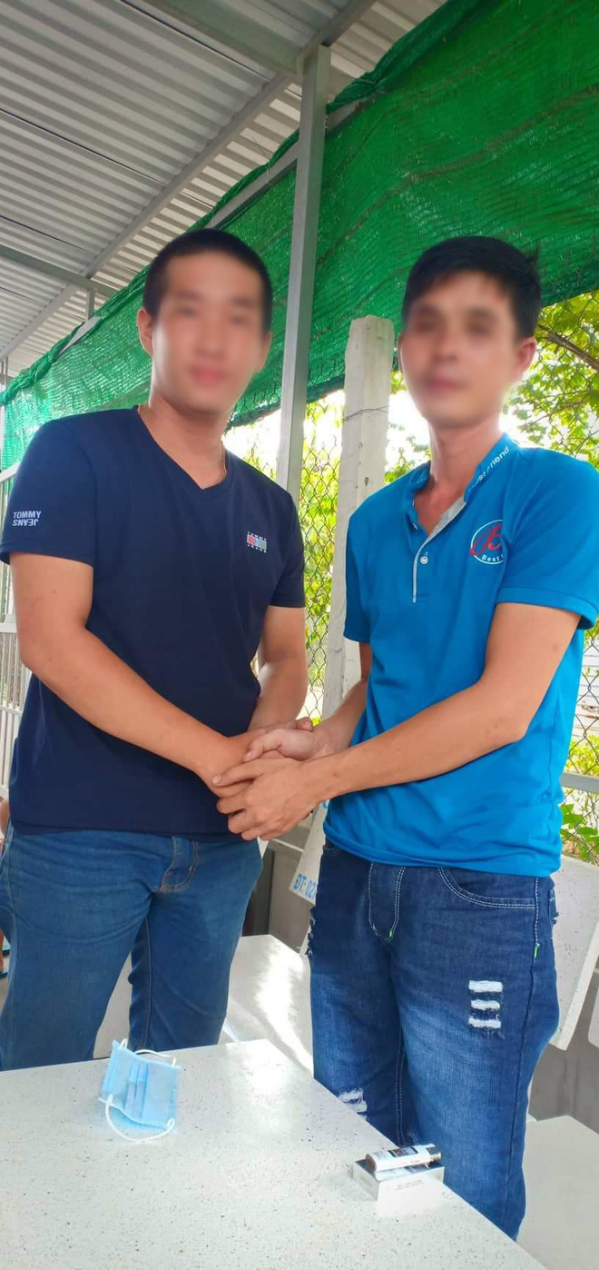 Nam thanh niên đến nhà xin lỗi ông bố say xỉn tát con nhỏ sau khi cùng dân mạng kéo đến dạy bảo trút giận-5