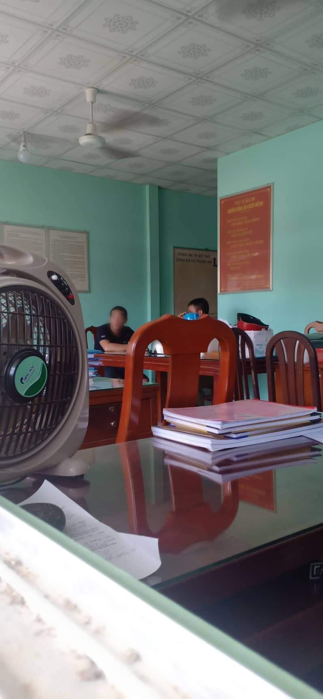 Nam thanh niên đến nhà xin lỗi ông bố say xỉn tát con nhỏ sau khi cùng dân mạng kéo đến dạy bảo trút giận-6